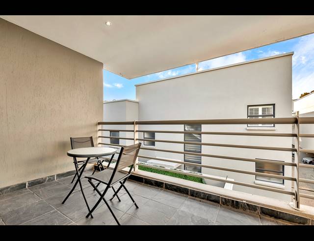 3 BEDROOM TOWNHOUSE FOR SALE IN DUNKELD WEST